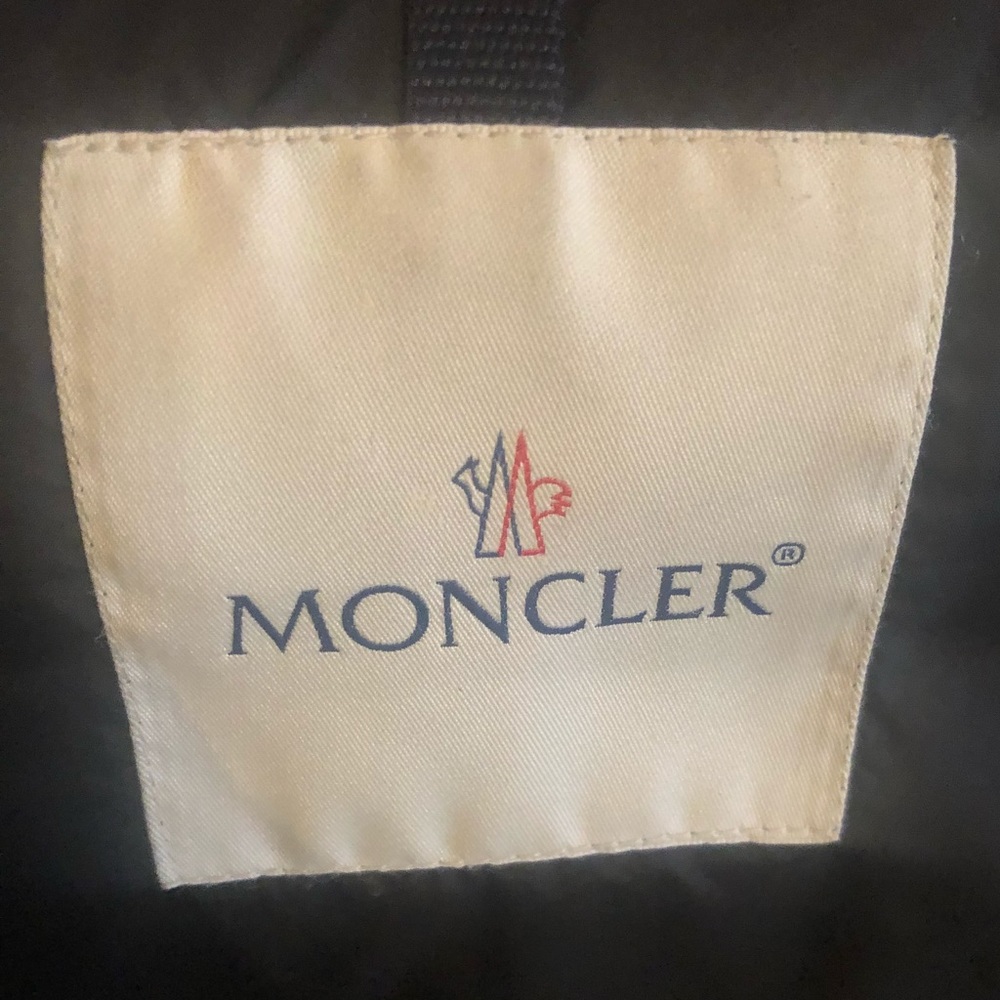 🥳 🍾 Host Pick 🎉 🎈Moncler jacket - Picture 3 of 10